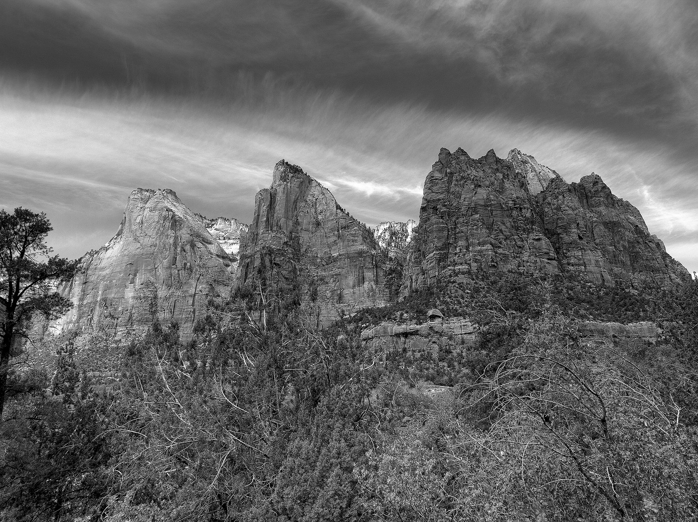 IMAGE: http://images14.fotki.com/v380/photos/7/1280937/11999125/zion041_2_3_tonemappedbw-vi.jpg