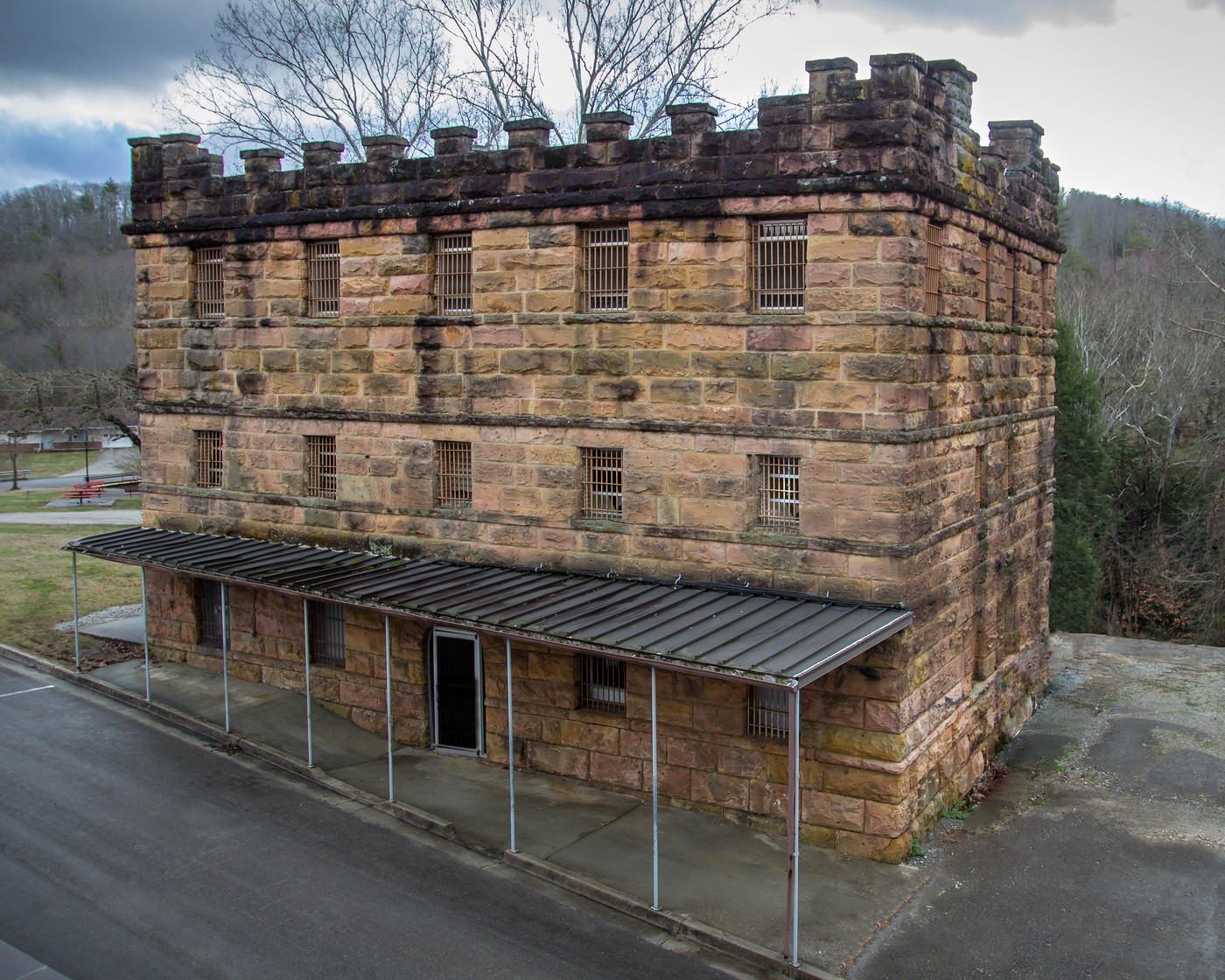 Photo Old Scott County Jail, in Huntsville TN. 9 People of Scott