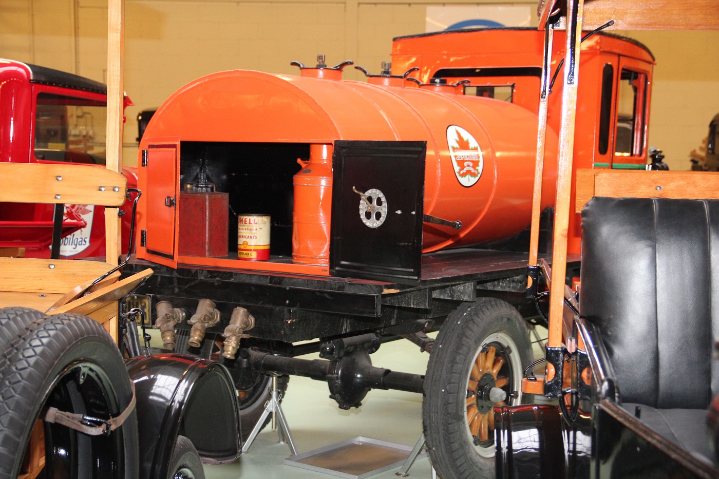 Photo: 1919 Ford Model T Tank Truck01 | DeHartogh's Museum, Hillegom/NL ...