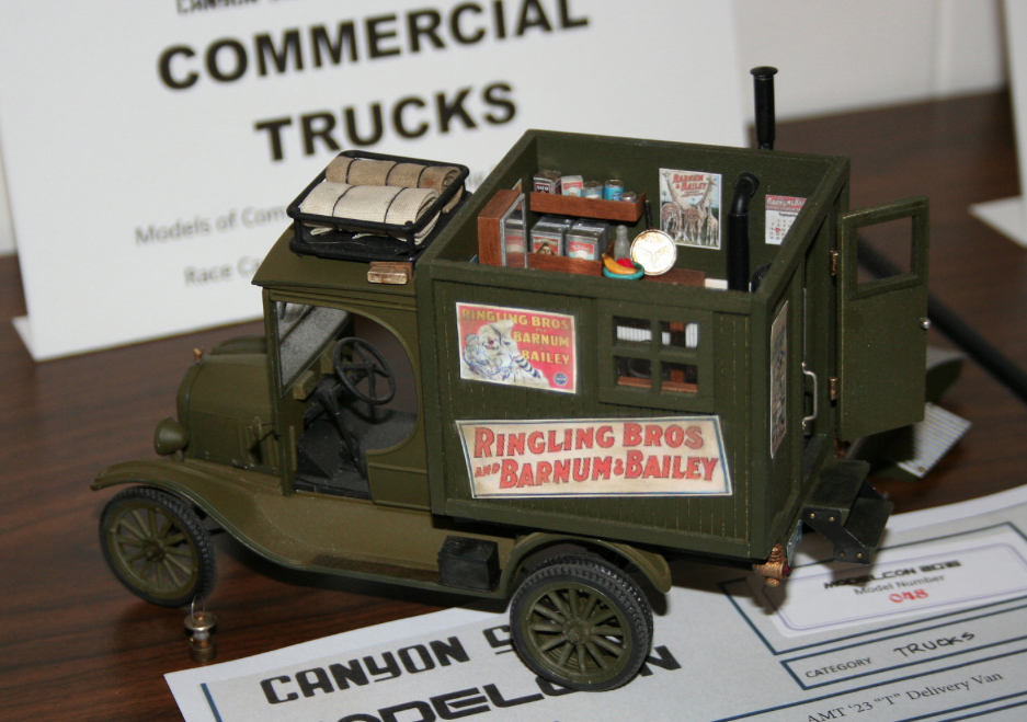 CarneyModelCon-vi.jpg