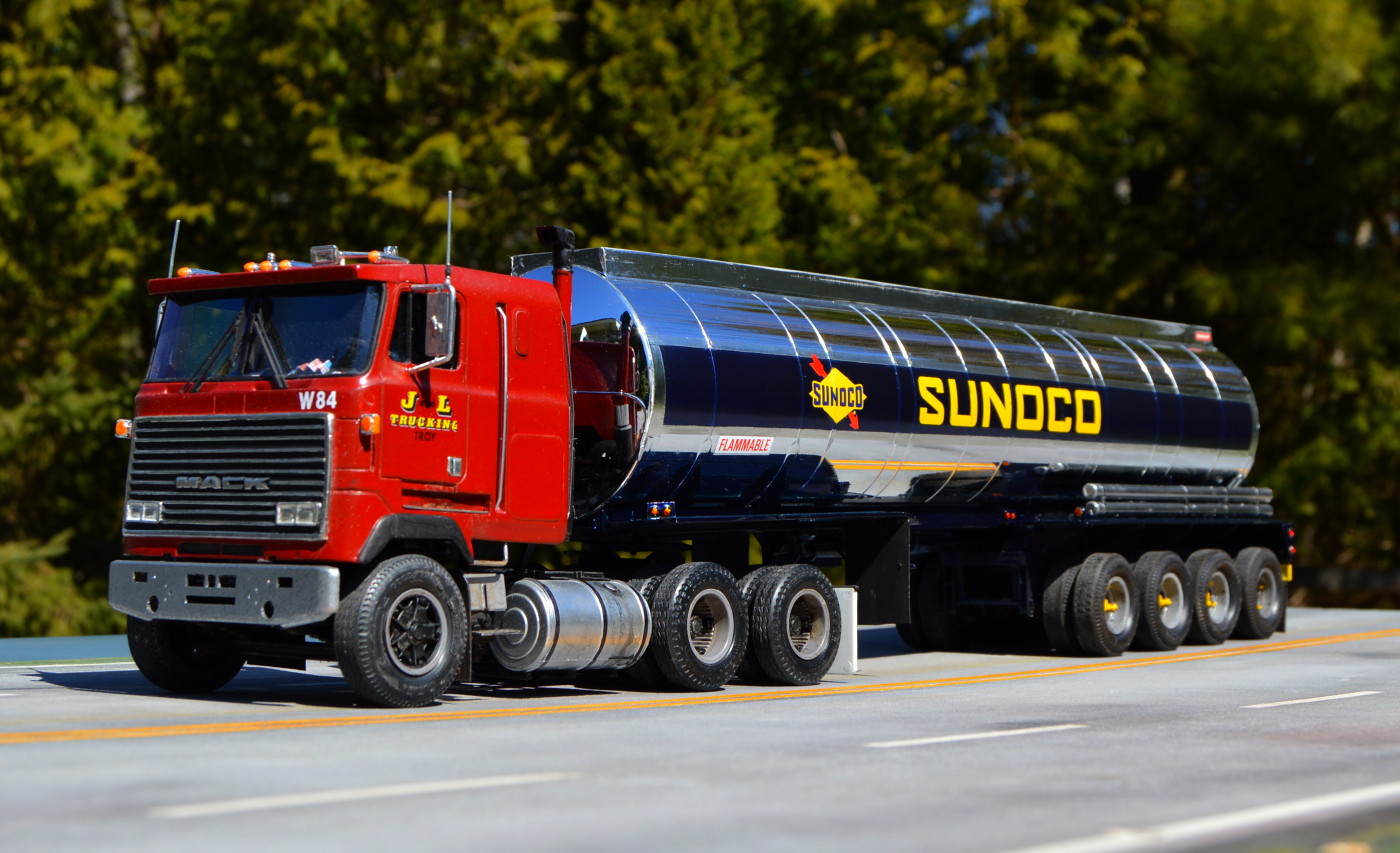 Photo DSC 0130 Sunoco 4 axle tanker 5 8 22 wih 2006 built Mack