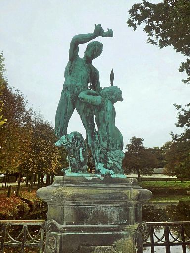 Statue "Raub der Proserpina"