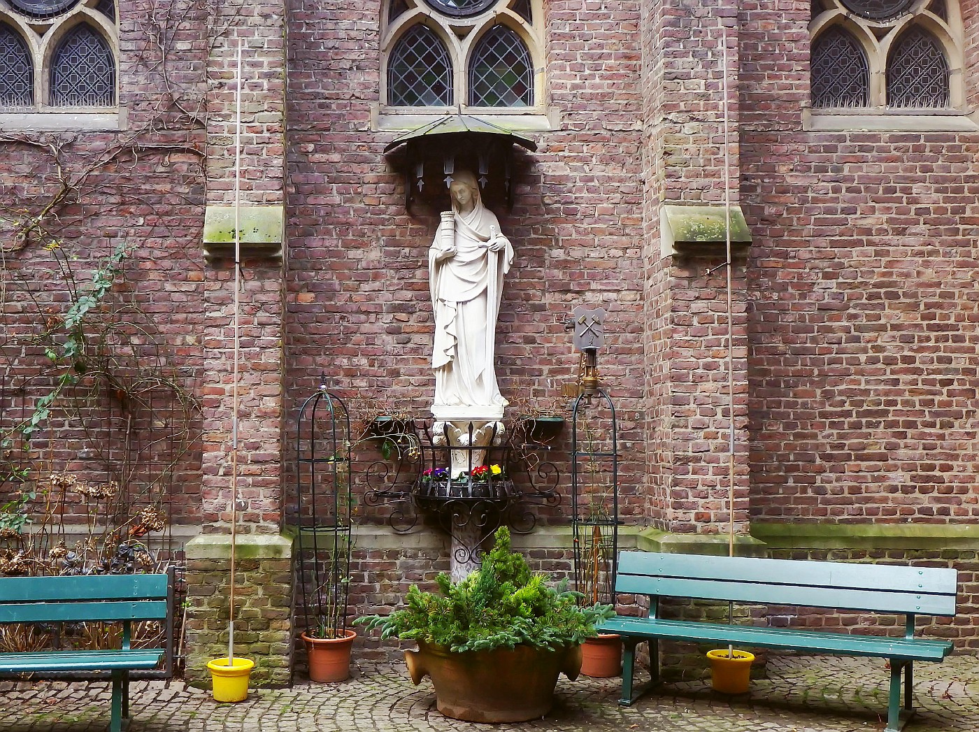 Innenhof zwischen Basilika und Beichtkapelle