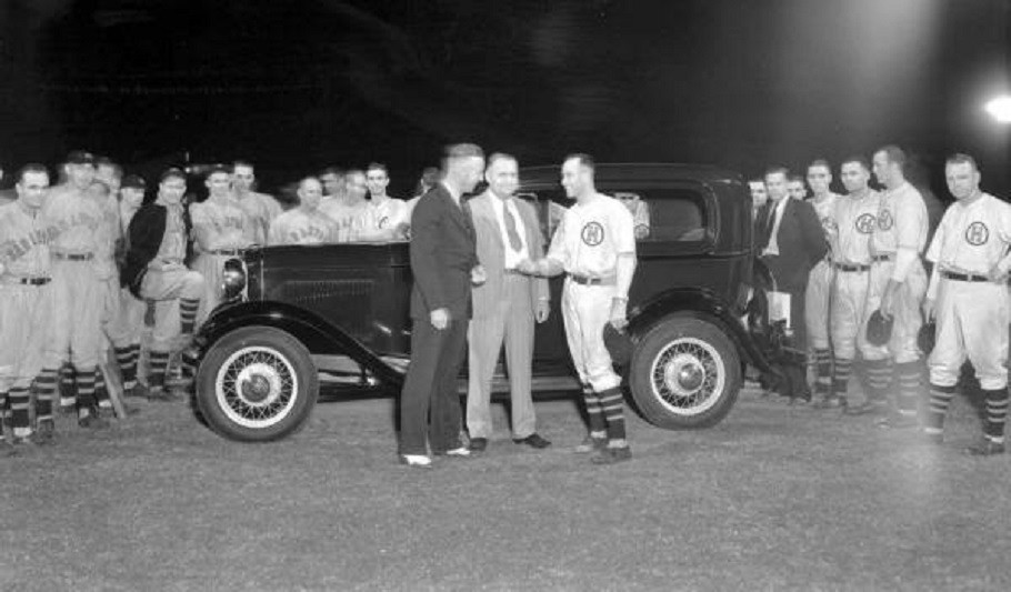 Photo FORD Houston Buffs Car Giveaway A TRIBUTE TO 90 YRS OF THE 32 FORD IN BLACK & WHITE