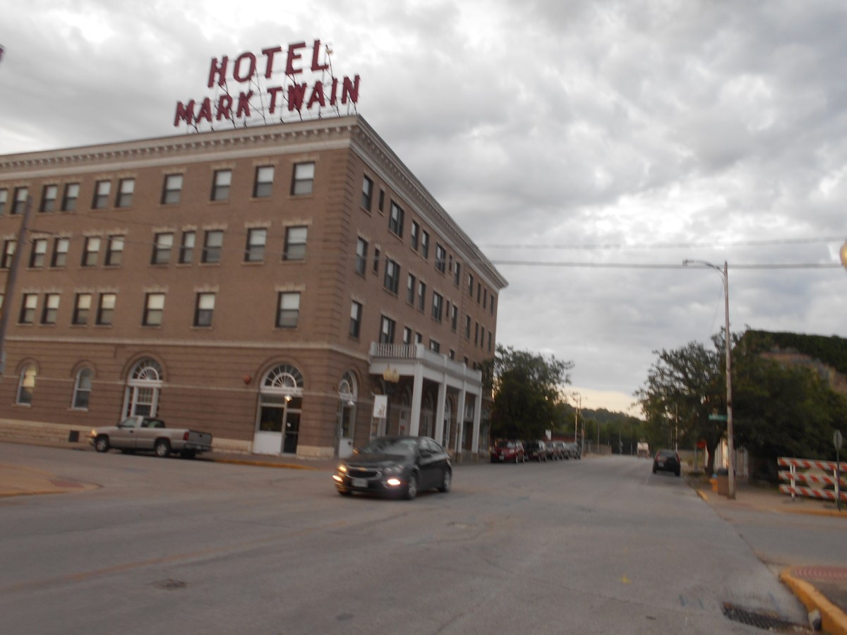 Photo HannibalMO2022fJun24f012 Hannibal MO 2022 June album Iowaz