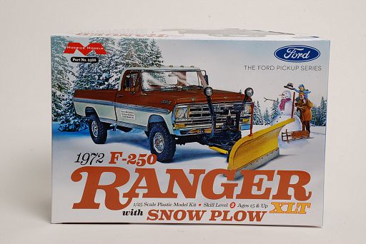 Moebius Models 1972 Ford F-250 4x4 with Snow Plow - Small