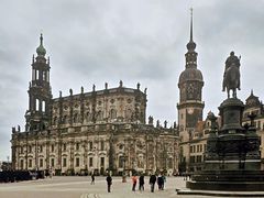 Kathedrale, Hausmannsturm und Reiterdenkmal König Johann von Sachsen