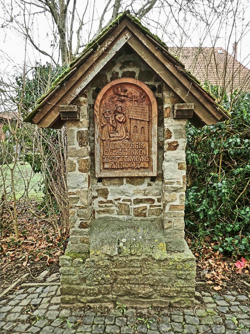 Gedenktafel an die Stiftsgründerin