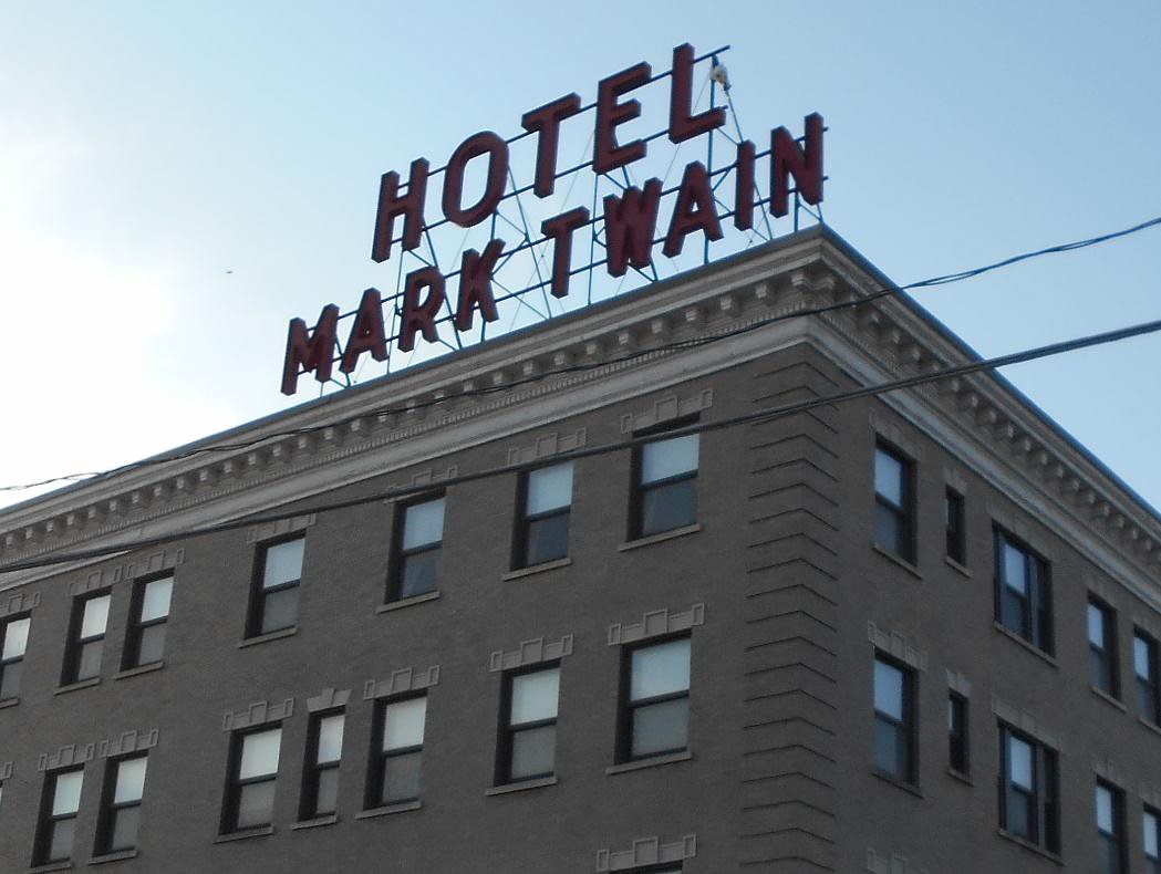 Photo HannibalMO2023fJun01f010 Hannibal MO 2023 June album Iowaz