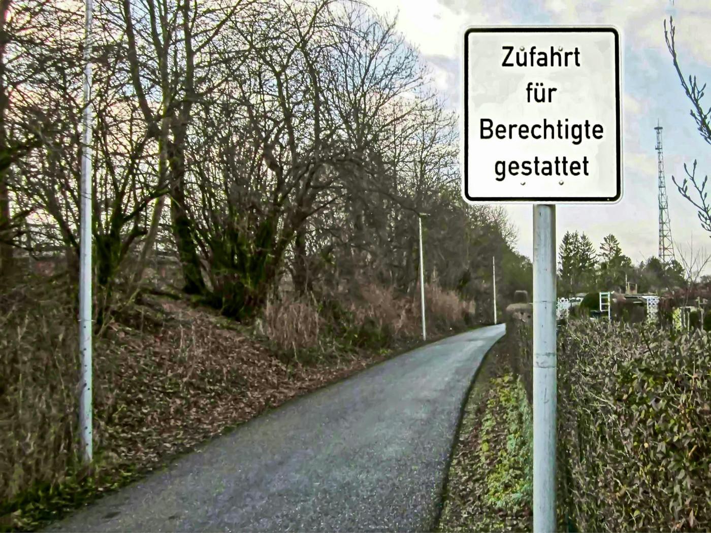 Zufahrt für Berechtigte gestattet