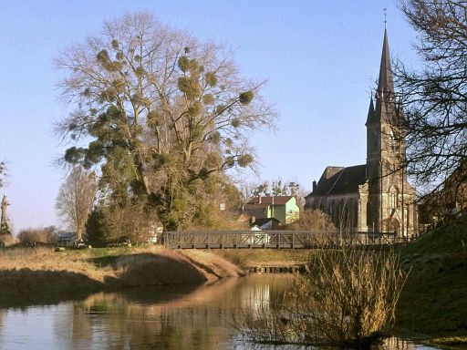 Blick vom Alten Weserhafen auf die Sturmiuskirche