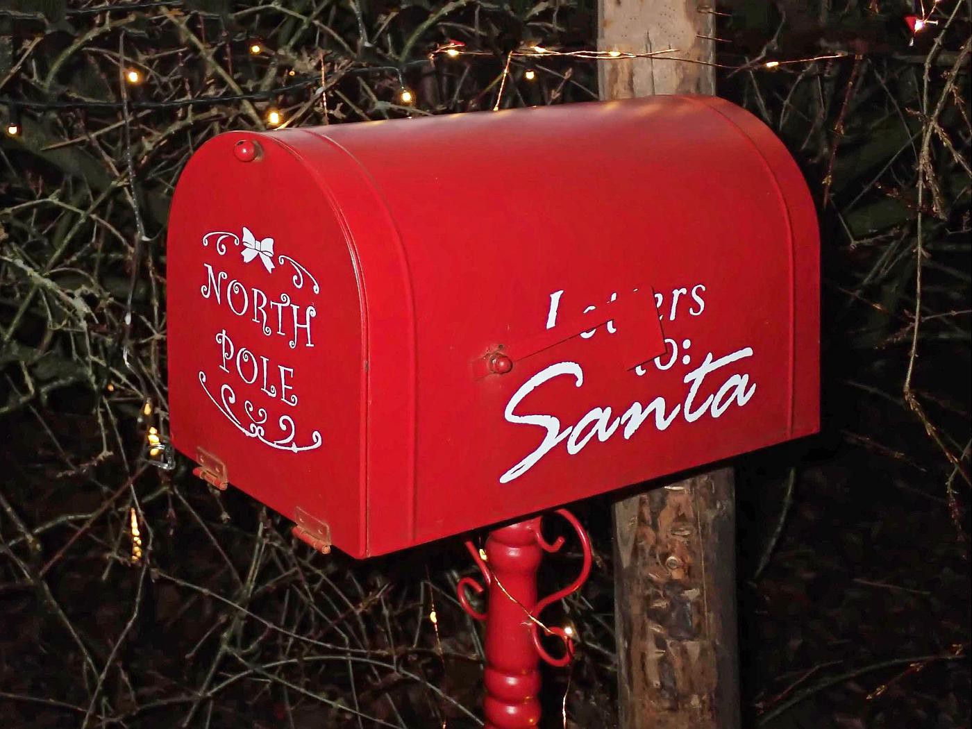 Briefkasten: Letters to Santa