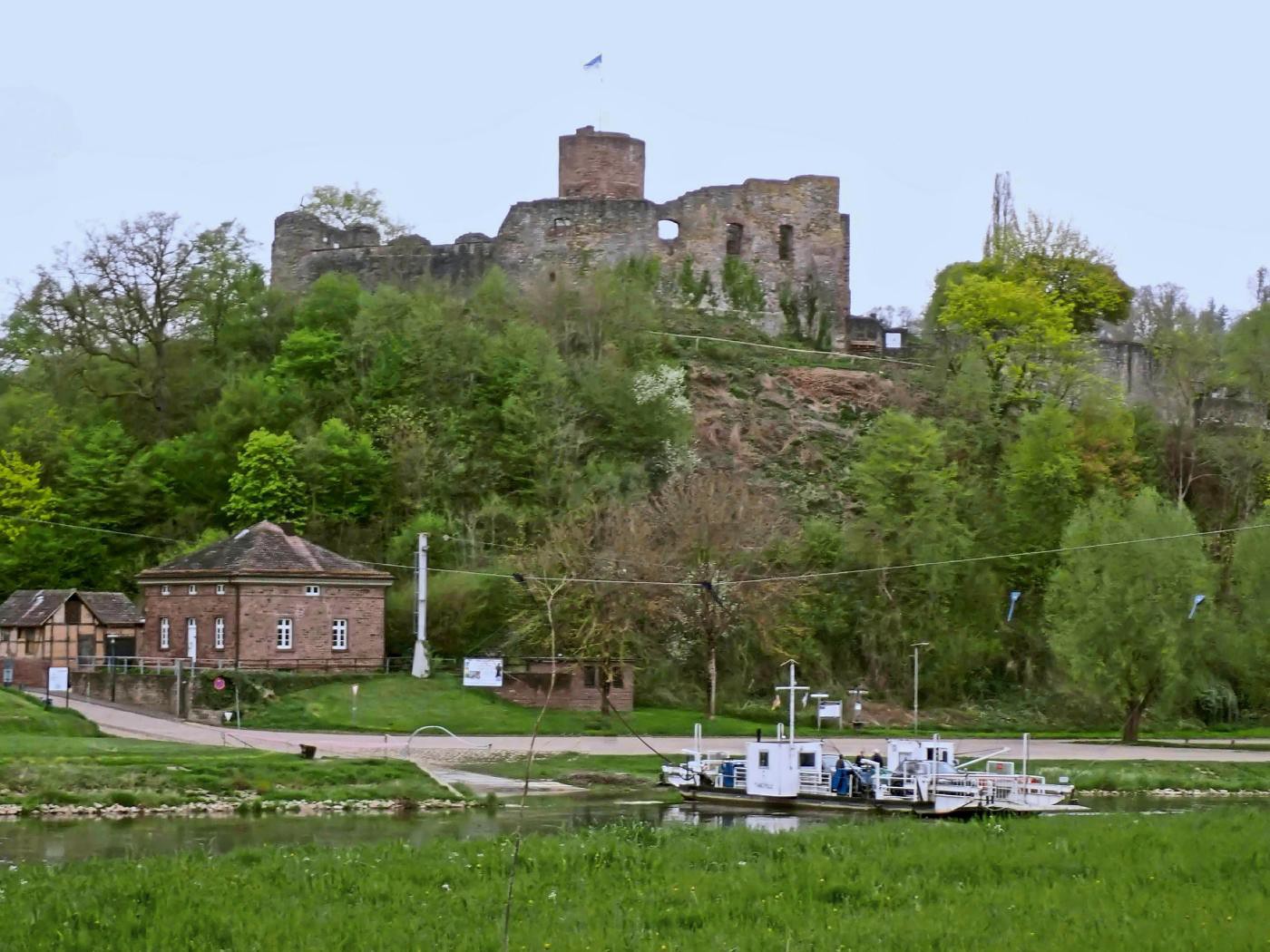 Burgruine Everstein und Weserfähre Polle
