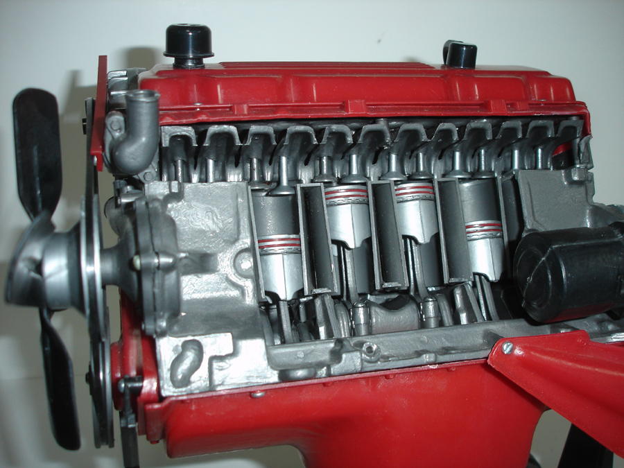 REVELL Chrysler Slant 6 Motorized engine #H-1553-1295.
